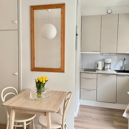 Just Renovated Stylish Nordic Studio By Tram Stop Helsinki Exterior photo